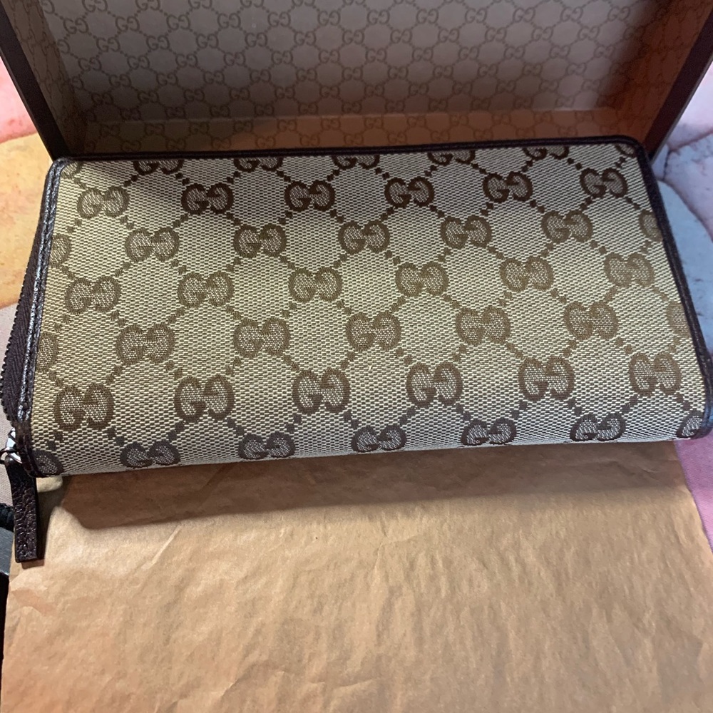 Authentic Gucci Wallet - Picture 6 of 13